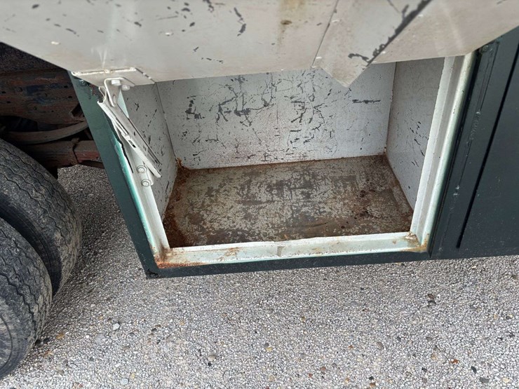 2001-ford-f550-image-37