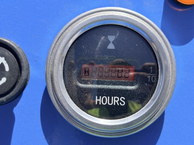 2026-zjg-zj-380-skid-steer-loader-image-11