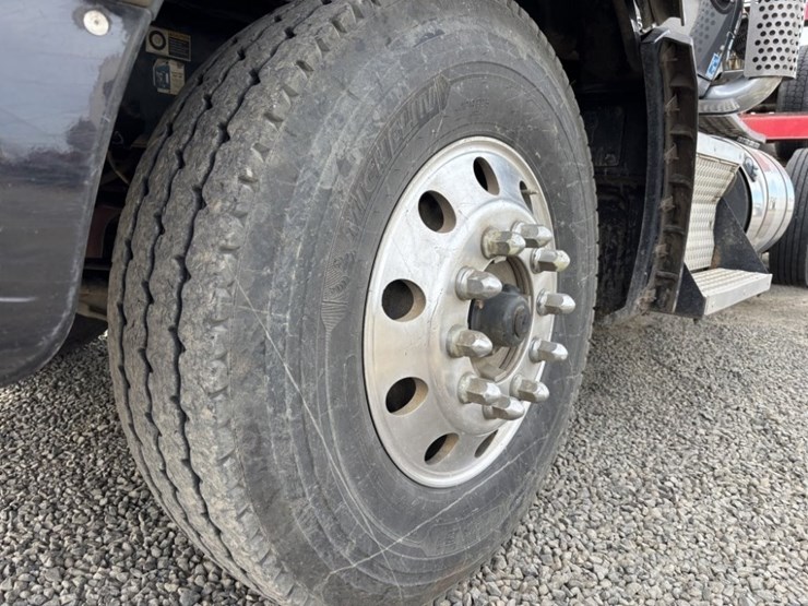 2019-kenworth-t880-image-8