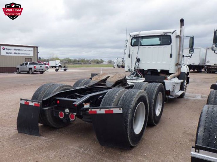 2020-freightliner-114sd-image-2