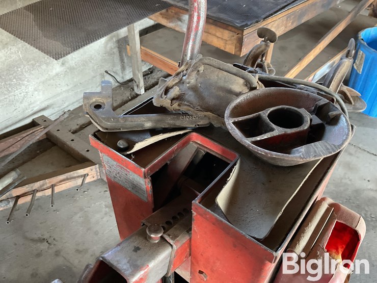 may-m62-b-tire-matic-tire-changer-image-15