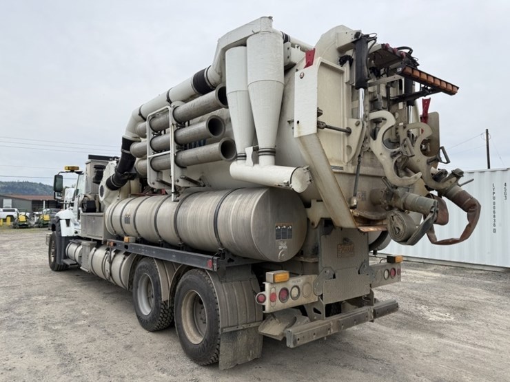 2012-international-7600-image-6