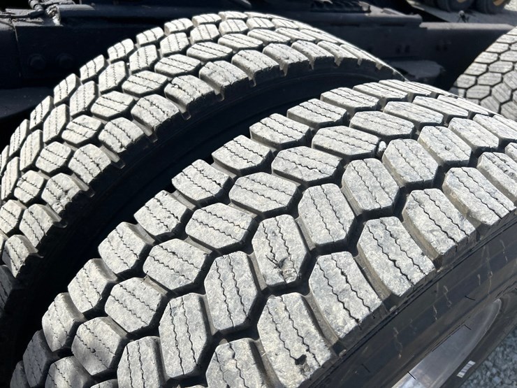 peterbilt-388-image-80