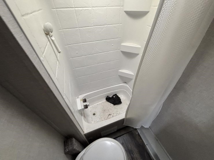 2020-bullet-bl2200bh20-travel-trailer-image-40