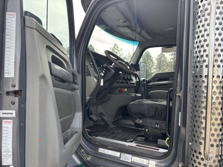 2019-kenworth-t880-image-30
