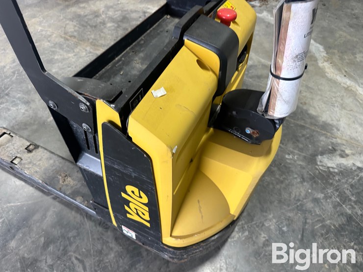 yale-mpb045vgn24t2634-electric-pallet-jack-image-14