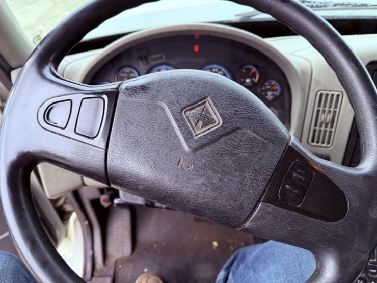 2013-international-7400-image-26