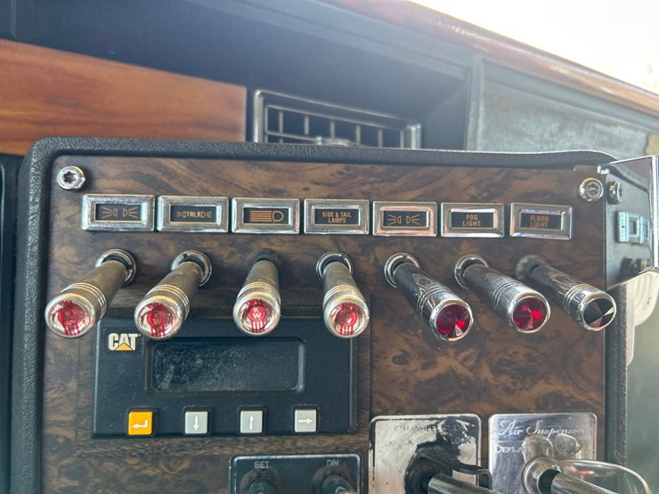 1999-kenworth-t600-image-75