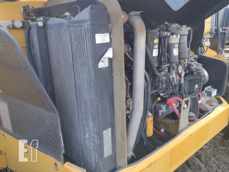 2019-caterpillar-tl1055d-image-27