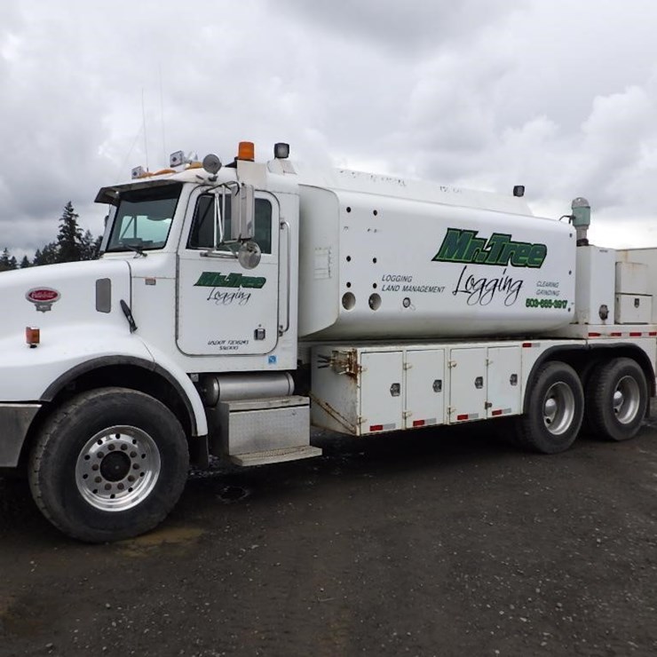 2005 Peterbilt PB330 22' T/A Fuel Lube Truck