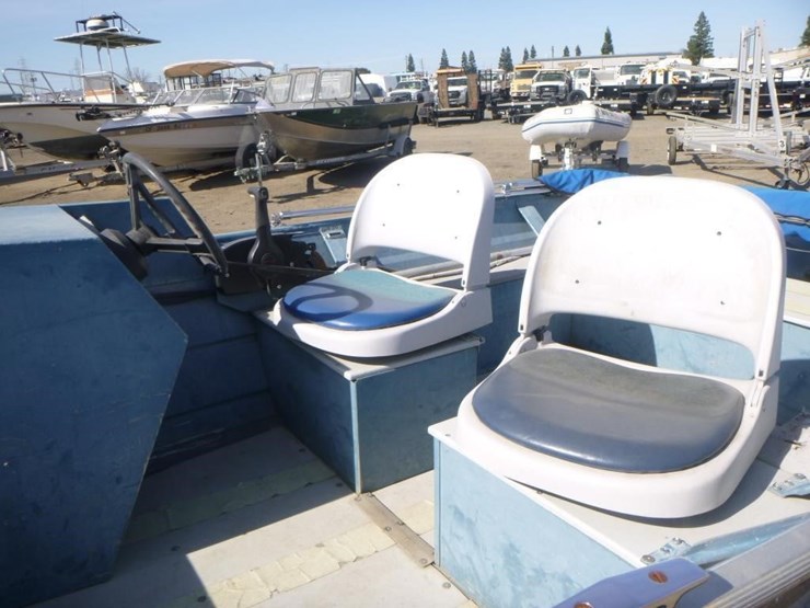 2002-klamath-aluminum-boat-&-trailer-image-15