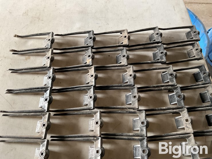 rake-up,-macdon-poly-pickup-header-teeth-image-13