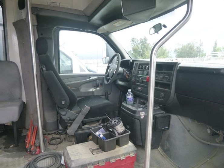 2009-chevrolet-3500-image-14