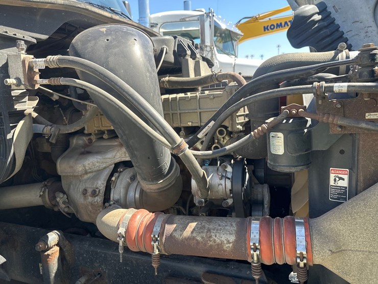 2014-massey-ferguson-8-image-50