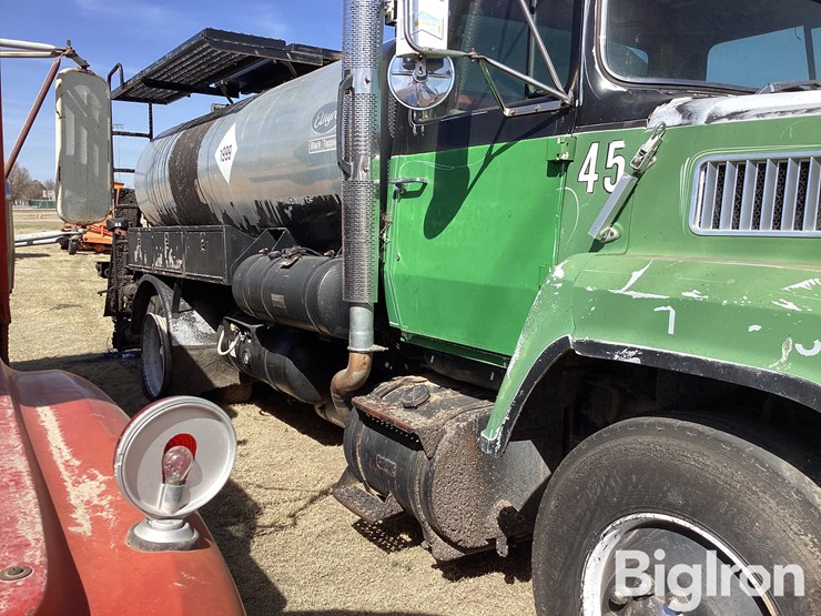 1981-ford-9000-image-4