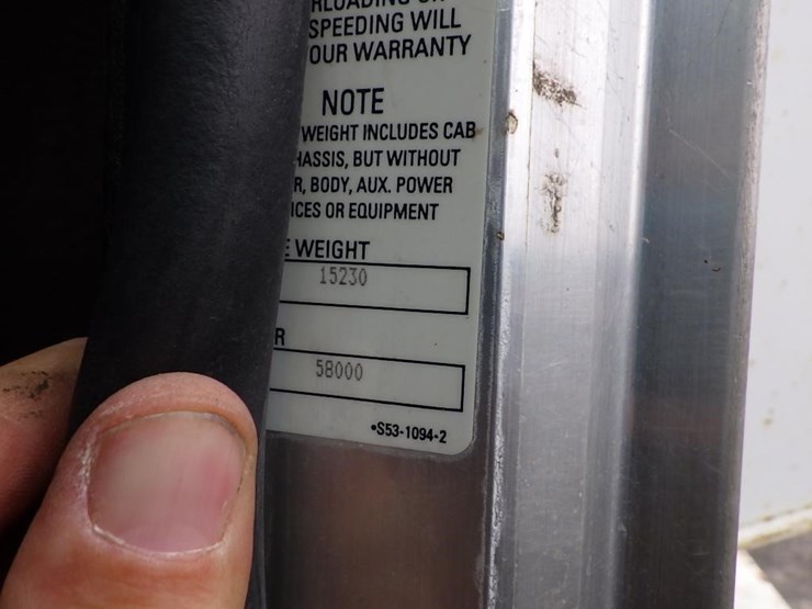 2005-peterbilt-pb330-22'-t/a-fuel-lube-truck-image-86