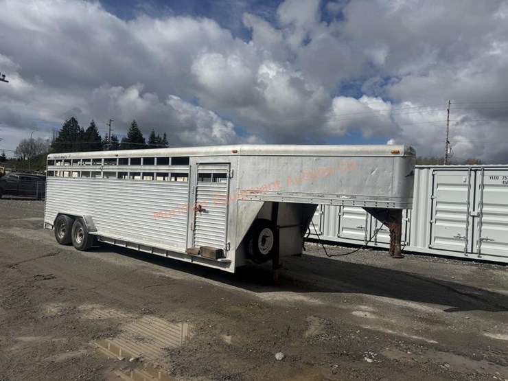 1996-featherlite-8120-image-26