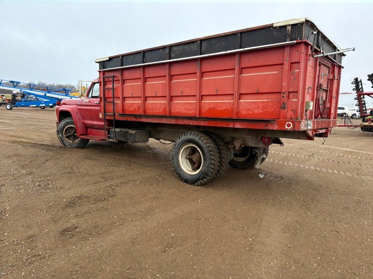 ford-f700-image-4