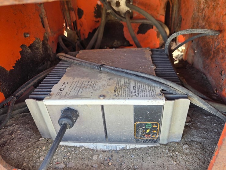 2010-jlg-t500j-image-35