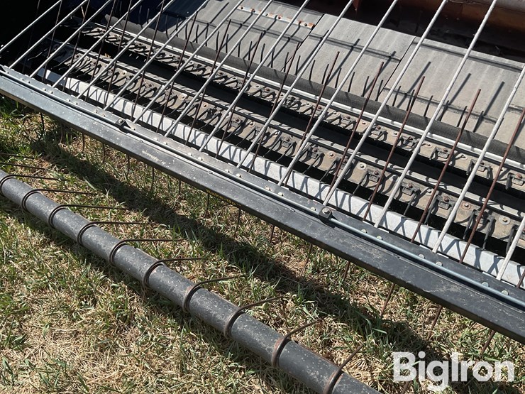 international-810-13-image-12