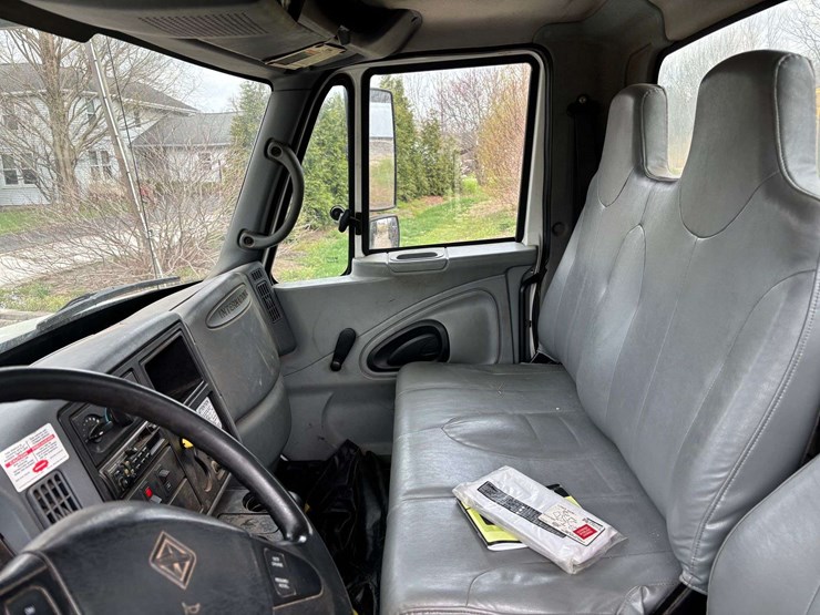 2005-international-durastar-4300-image-36