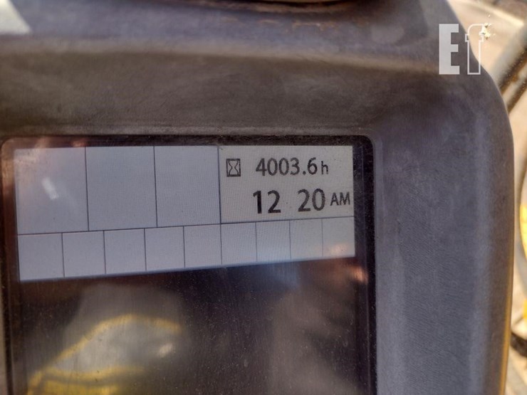 2014-deere-245g-lc-image-6