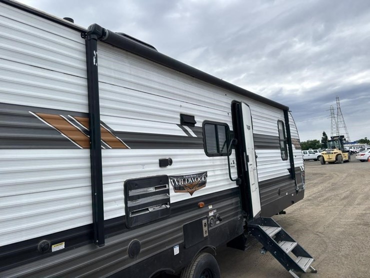 2020-wildwood-wdt26dbud-ca-travel-trailer-image-17
