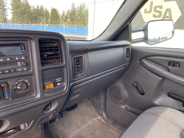 2005-chevrolet-silverado-2500hd-image-16