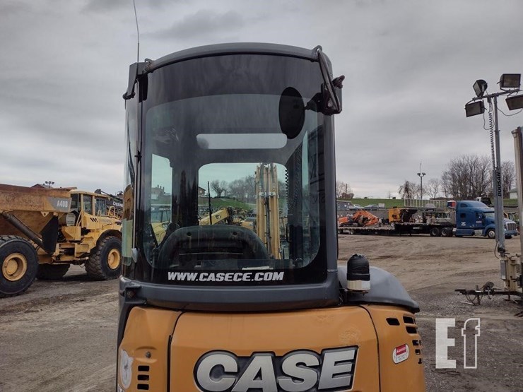 2017-case-cx36b-image-28