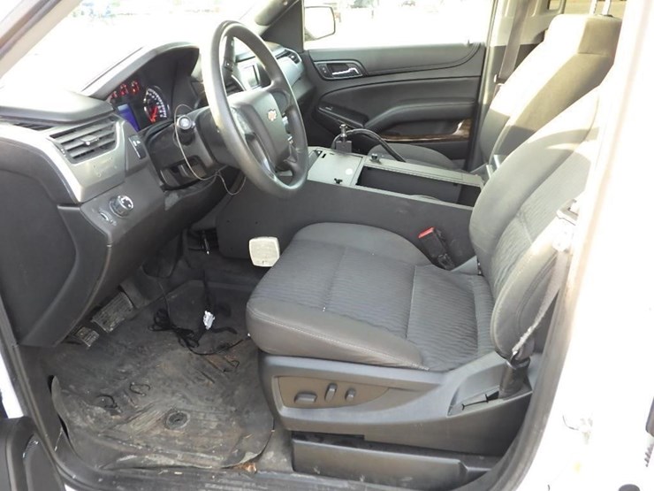 2017-chevrolet-tahoe-image-28