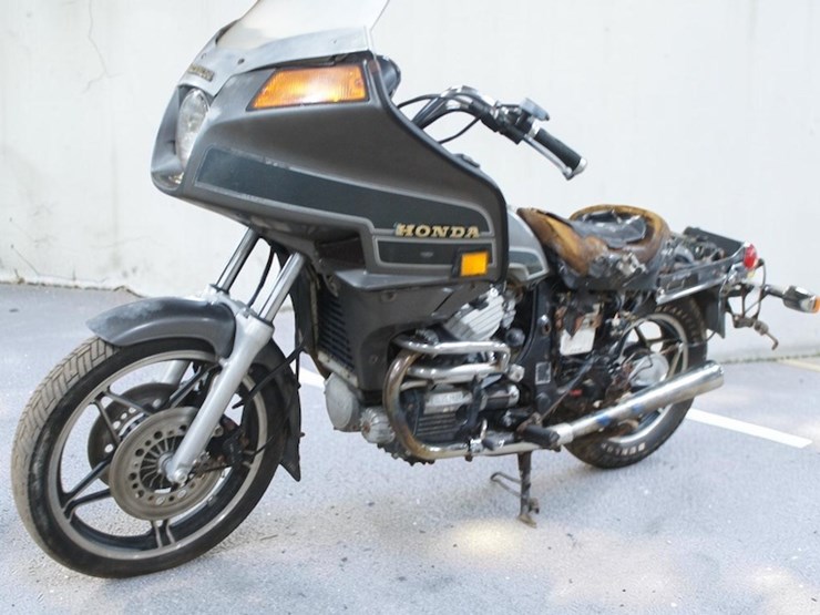 1983-honda-gl650-silver-wing-motorcycle-image-5