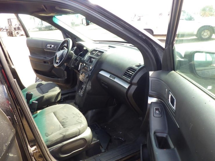 2017-ford-explorer-image-6