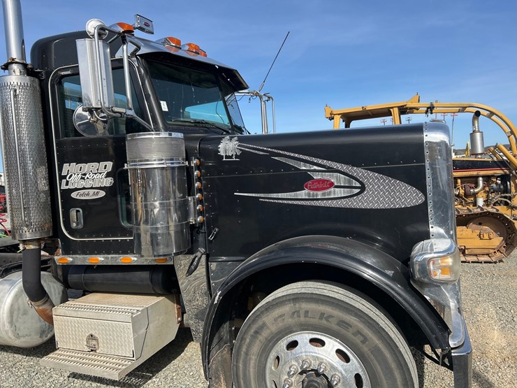 peterbilt-388-image-13