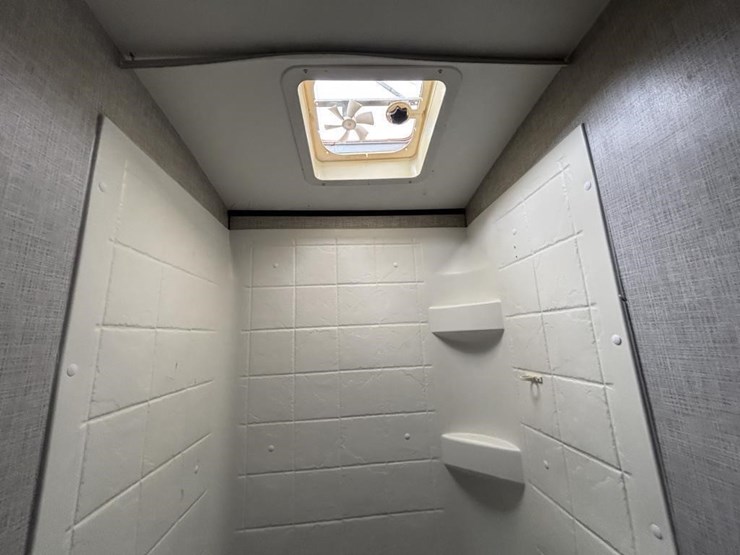 2020-premier-bl19fbpr20-travel-trailer-image-37