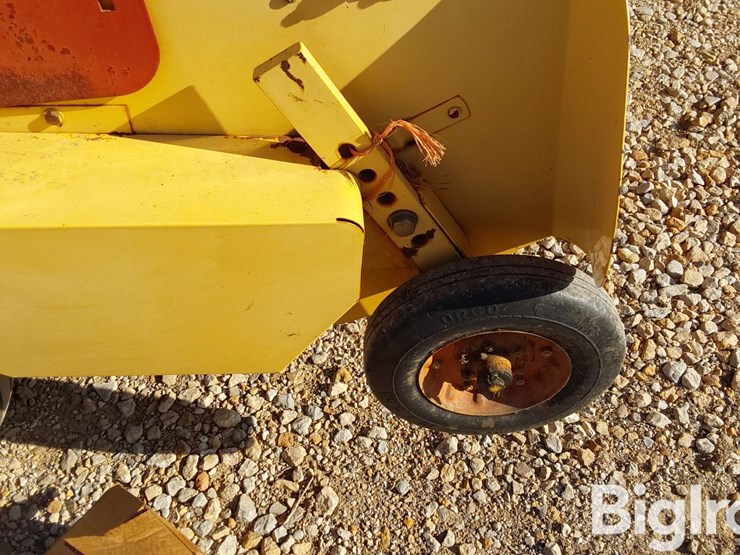 1990-new-holland-570-image-16