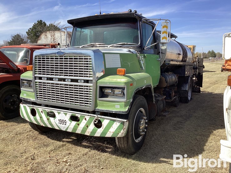 1981-ford-9000-image-1