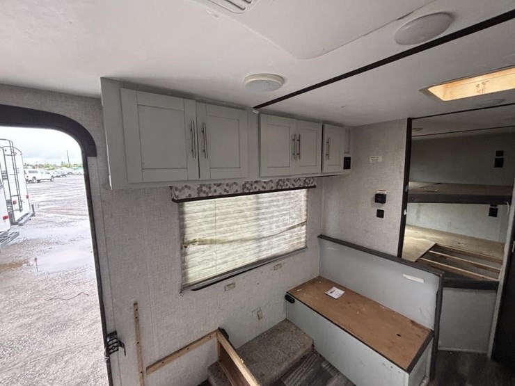 2020-bullet-bl2200bh20-travel-trailer-image-29