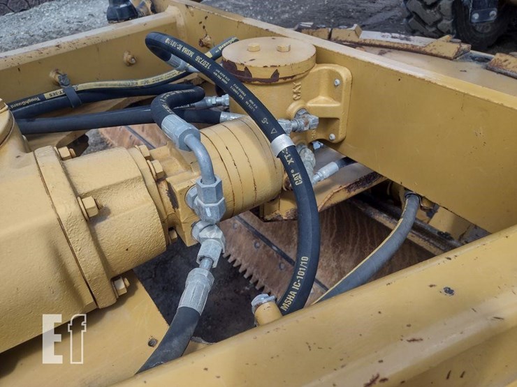 2010-caterpillar-120m-image-25