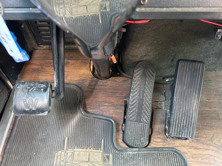 1999-kenworth-t600-image-79