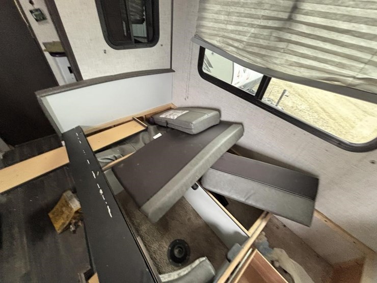 2020-premier-bl19fbpr20-travel-trailer-image-30