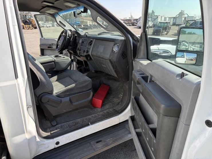 2012-ford-f550-image-9