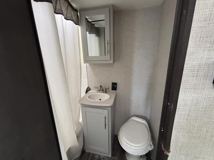 2020-bullet-bl1700bh20-travel-trailer-image-35