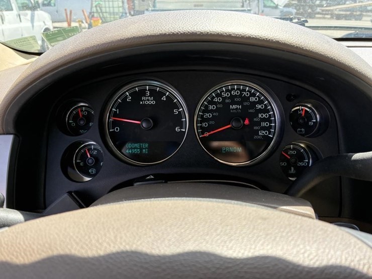 2014-chevrolet-tahoe-image-17