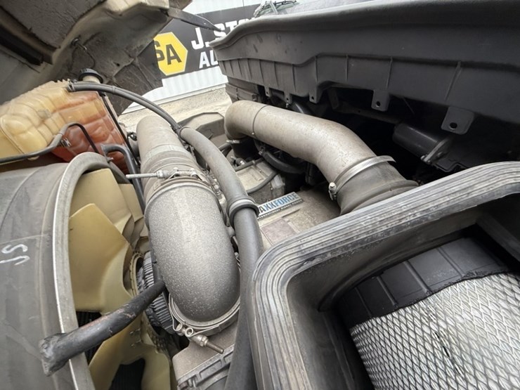 2012-international-7600-image-20