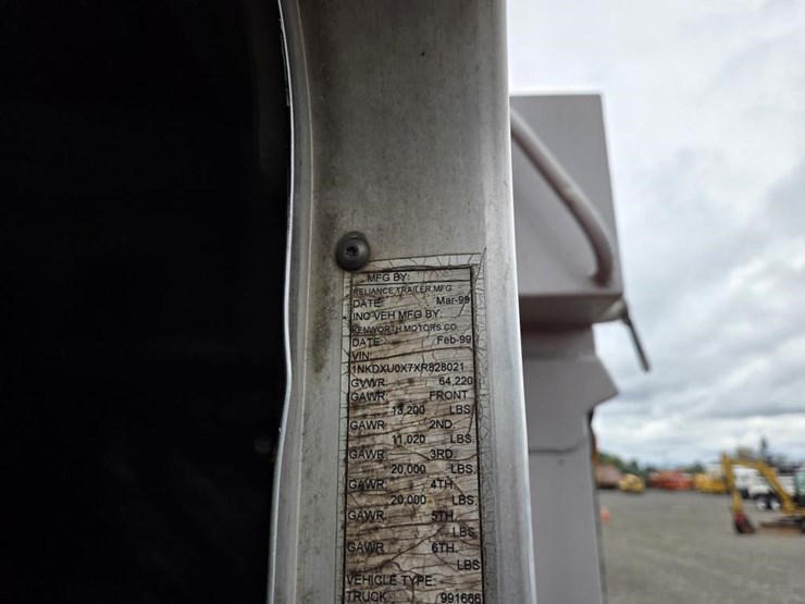 1999-kenworth-t800-image-10