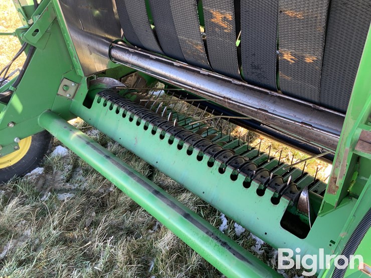 2010-john-deere-568-image-10