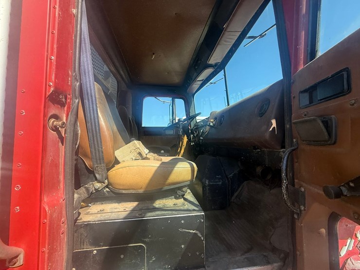 #1119-•-1990-international-navistar-paystar-5000-26'-flat-bed-truck-image-54