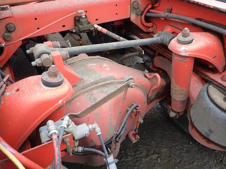 2016-peterbilt-3-axle-logging-truck-image-34