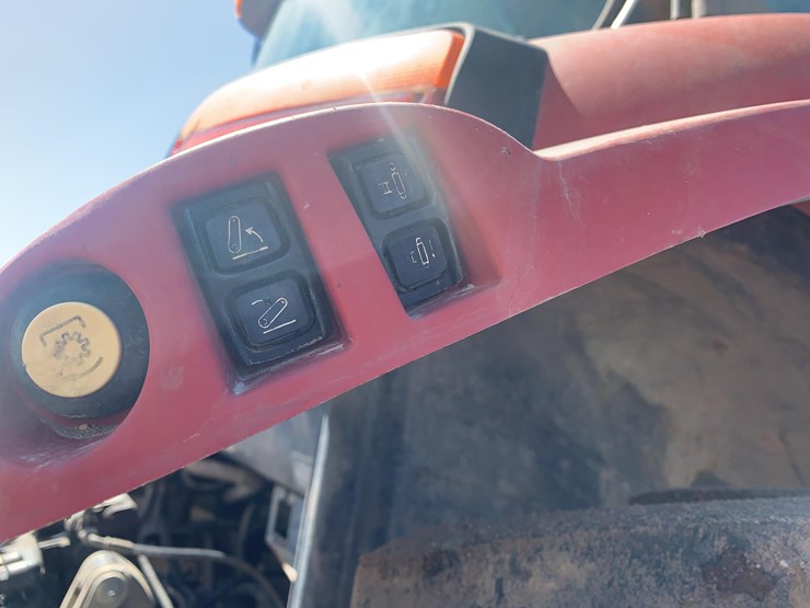 2011-case-ih-puma-140-tractor-image-13