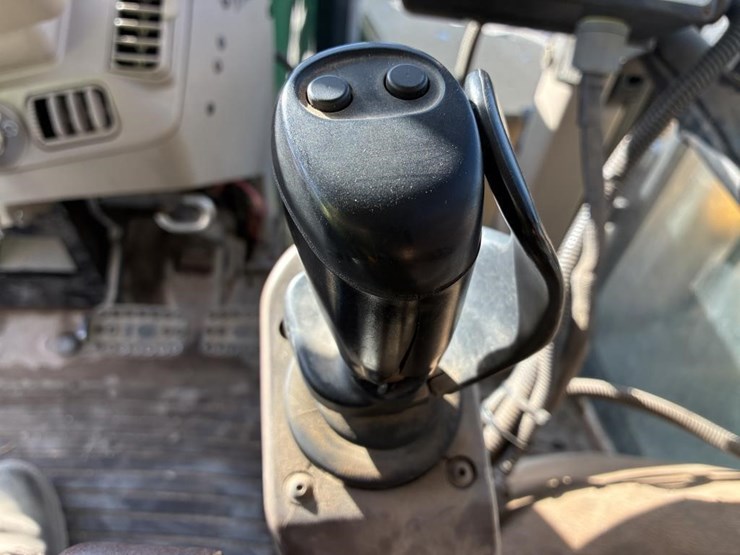 2005-john-deere-7220-image-32